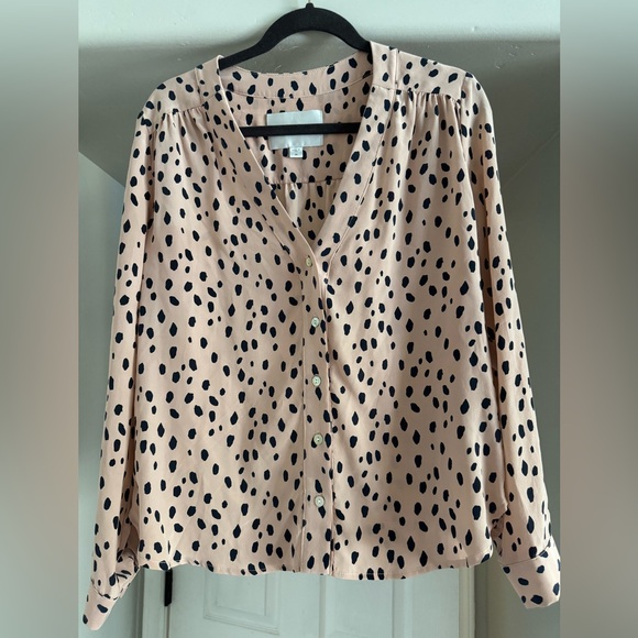 Amour Vert Tops - Amour Vert 100% Silk Blouse